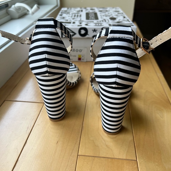 Black and white striped heels - Picture 3 of 8